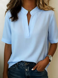 Margaux | Blusa Chic con Cuello en V y Detalle Dorado