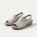 Hazel – Elegancia brillante en platino metálico