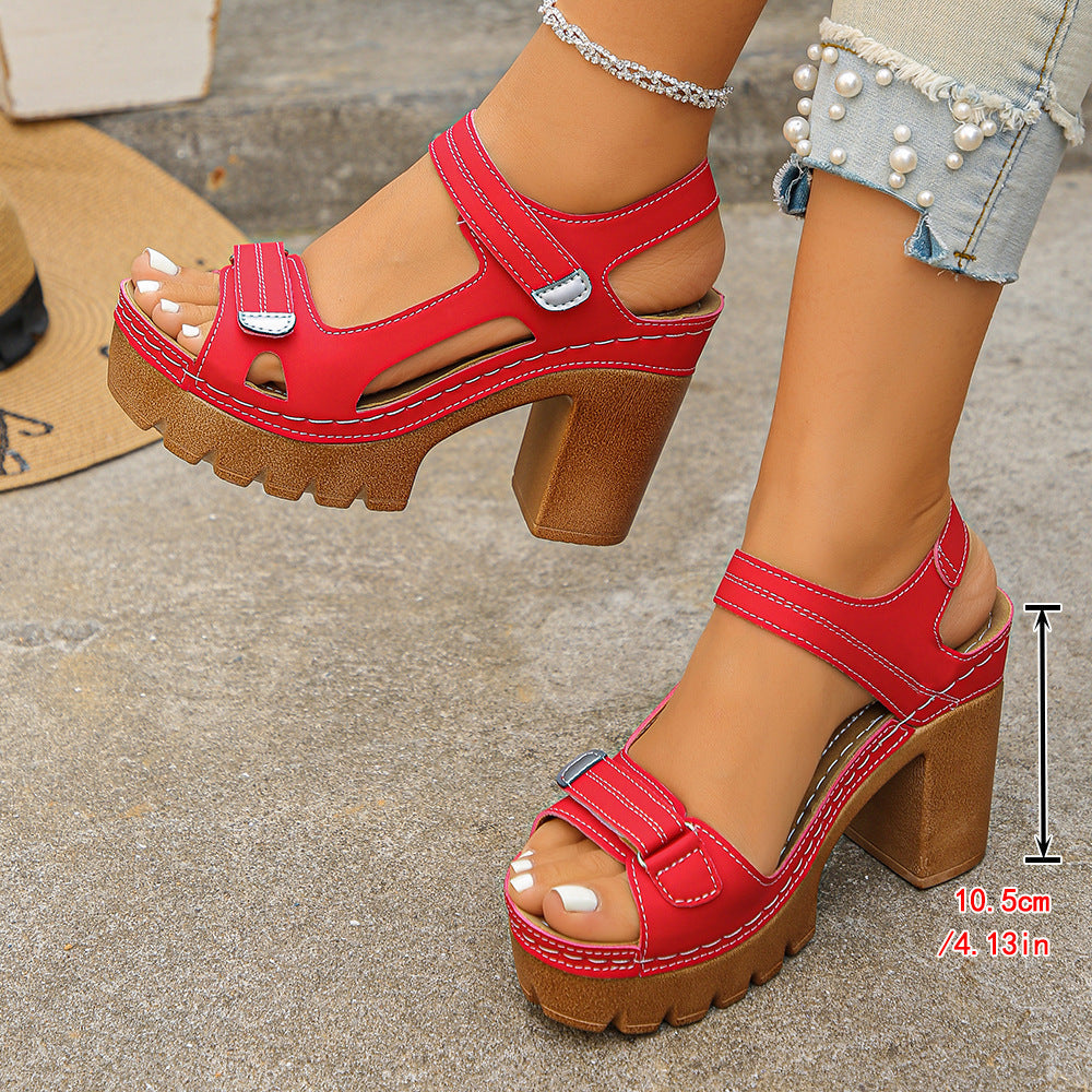 Sandalias de Mujer Bootara Velora: Detalle de Costura, Plataforma y Tacón de Bloque
